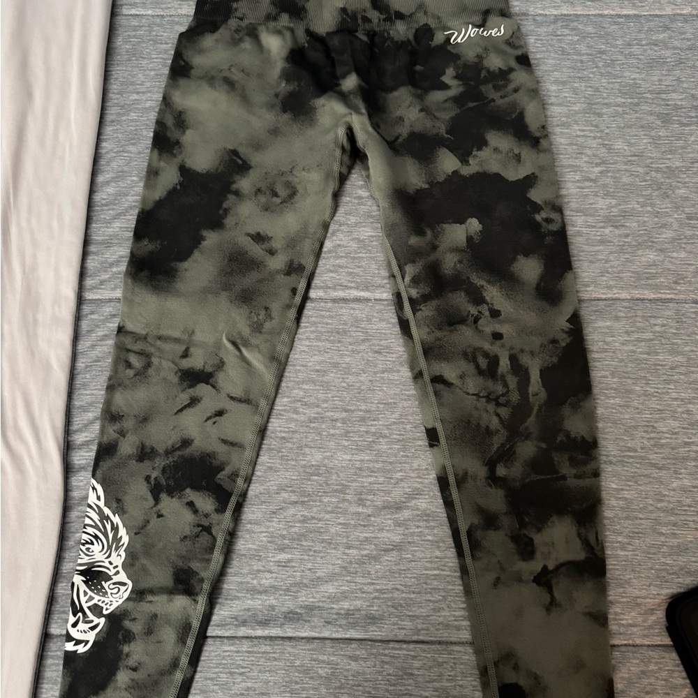 Darc Spott Black and Green Tie-Dye Leggings
